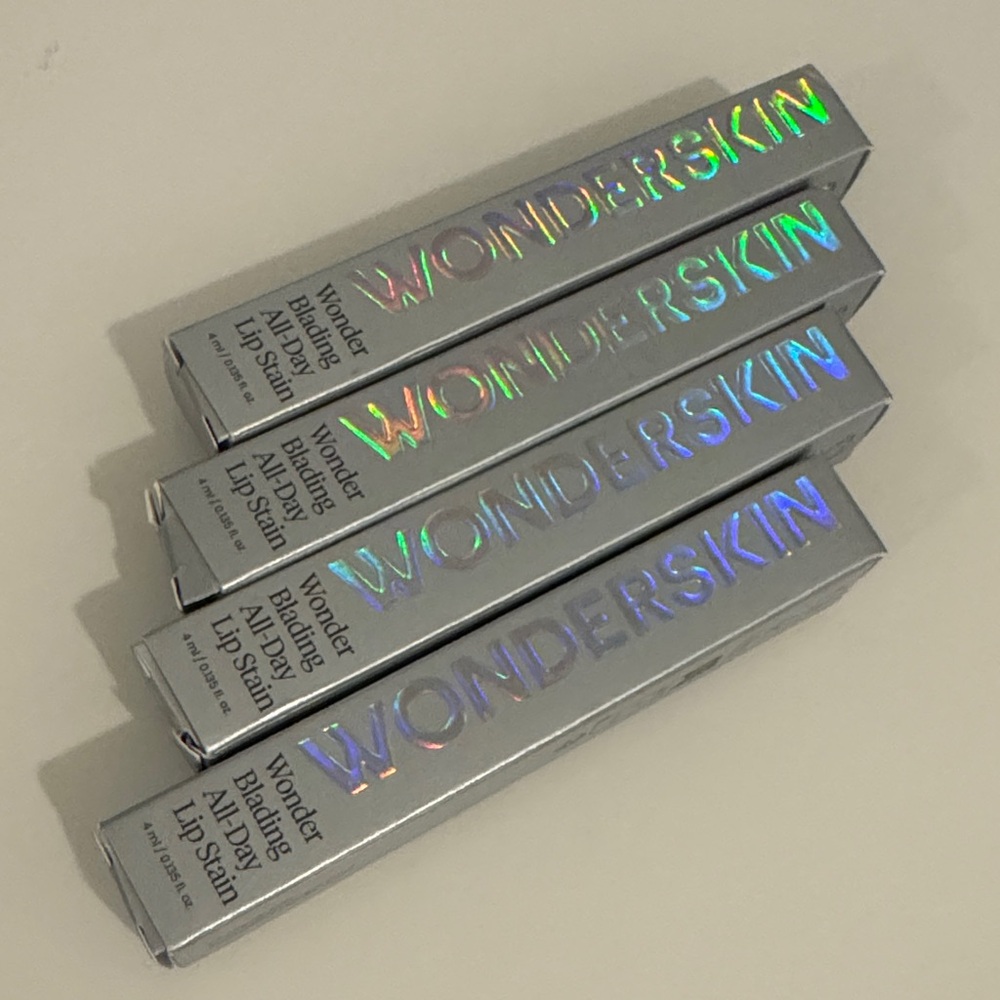 Wonderskin Lip Stain, Black Vinyl limited edition - Picture 4 of 7